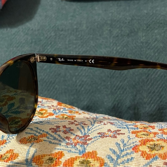 Ray-Ban WAYFARER II FLECK tortuous rims and gradient lenses with off brand pouch - Picture 8 of 10